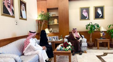 محافظ القطيف يبحث مع بشرى السويكت خطط تطوير مكتب الضمان الاجتماعي بعد تكليفها مديرة جديدة