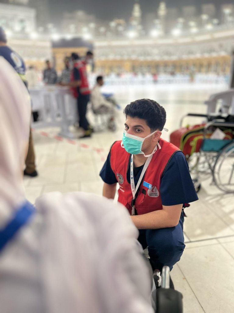 متطوعو الهلال الأحمر بمكة يسجلون 16 ألف ساعة خدمة في عام واحد