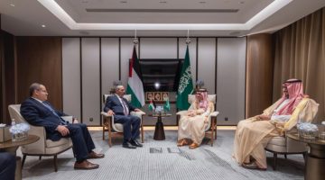 وزير الخارجية يناقش المستجدات السياسية مع نائب الرئيس الفلسطيني